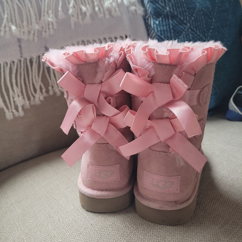 Girl uggs